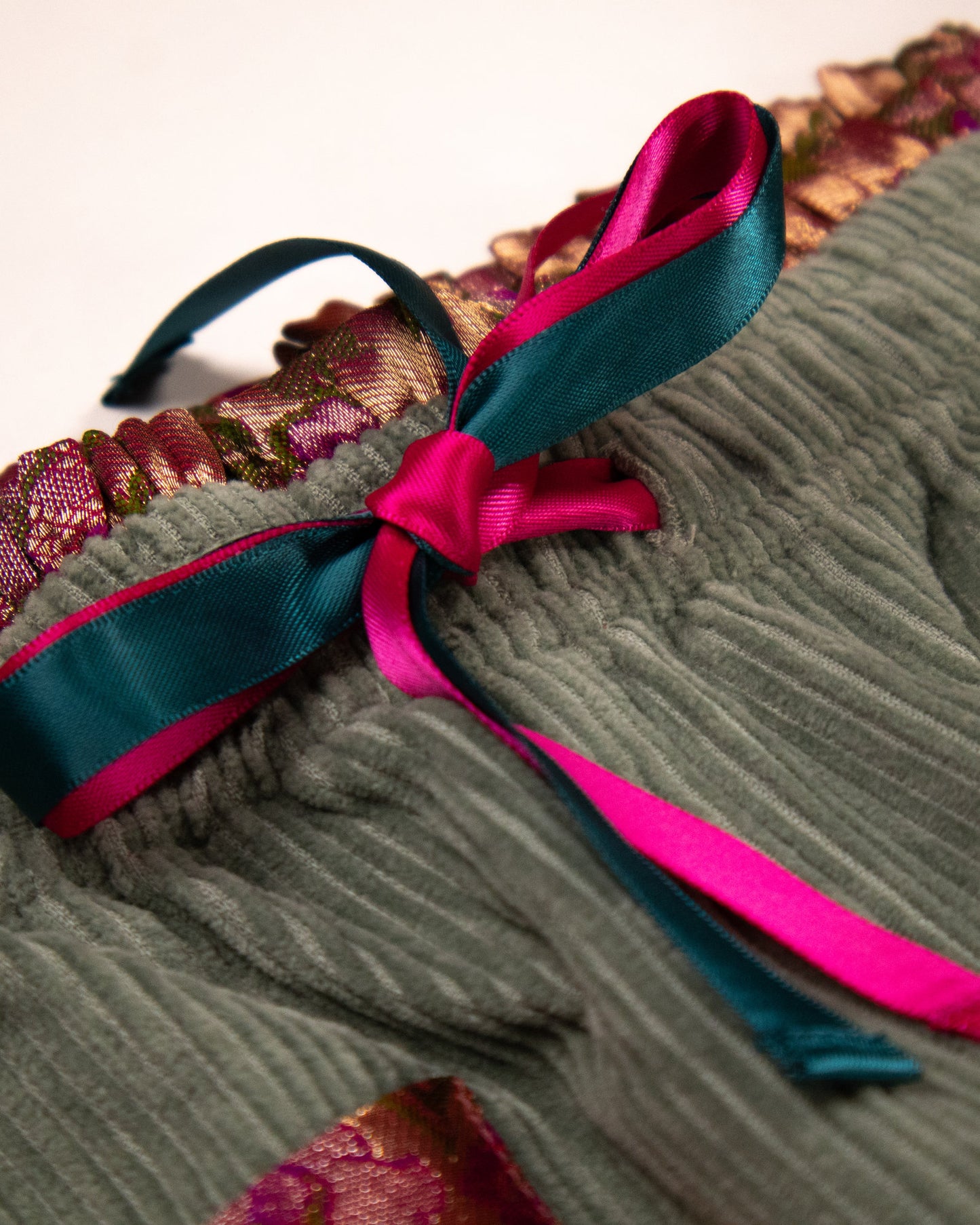 L'ÎLE BLEUE - BOUBOU CHARLINE BRODÉ VERT