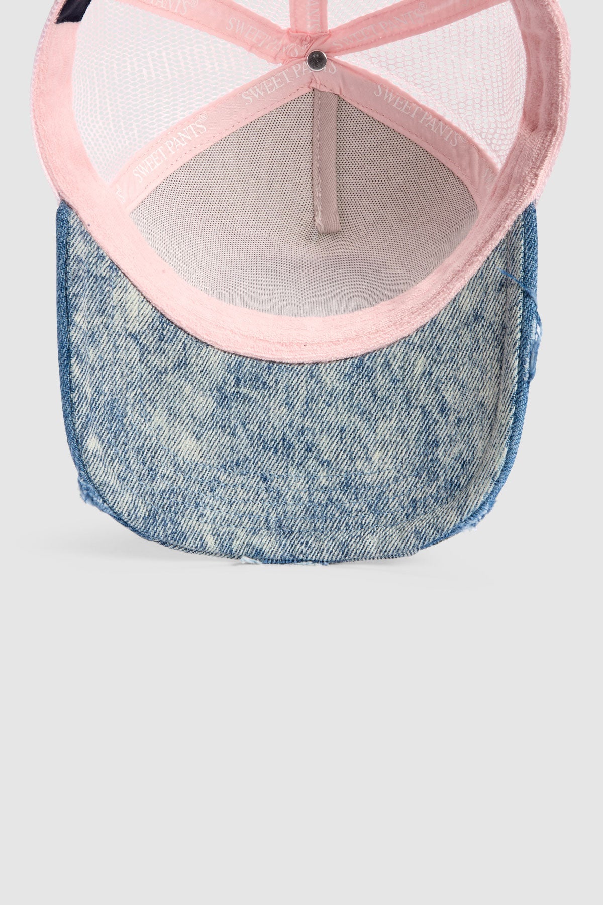 Casquette trucker Sweet Pants Patchwork coloris primrose, mise en situation