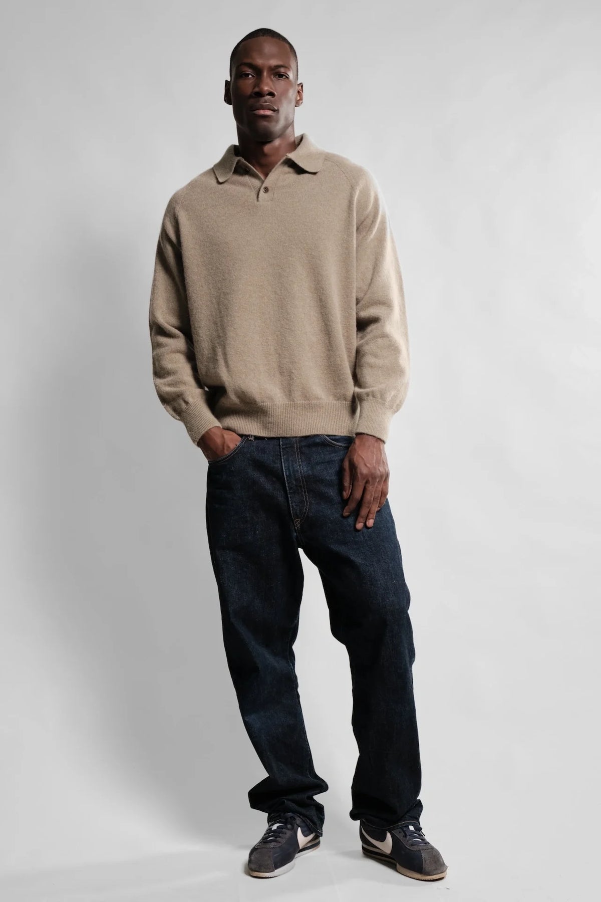 Polo en maille Nitto Knitwear Armen khaki, vue de dos