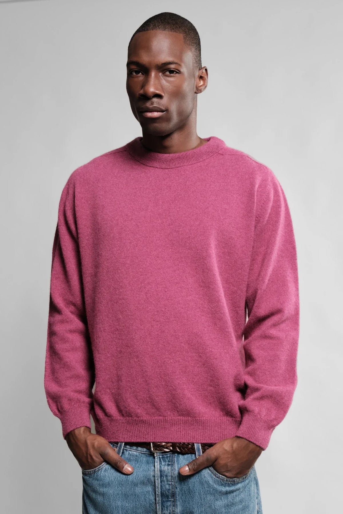 Pull col rond Nitto Knitwear Armen rose plum porté, vue de face