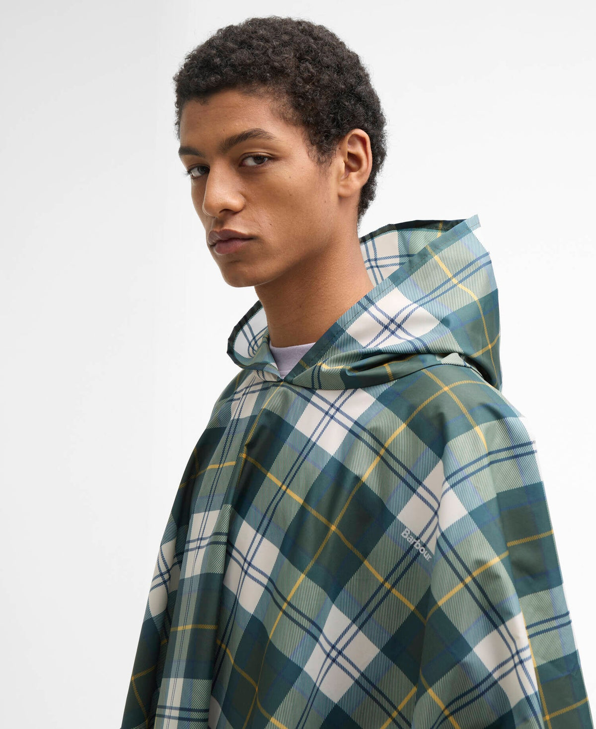 Gros plan sur les finitions du poncho Barbour tartan Ancient