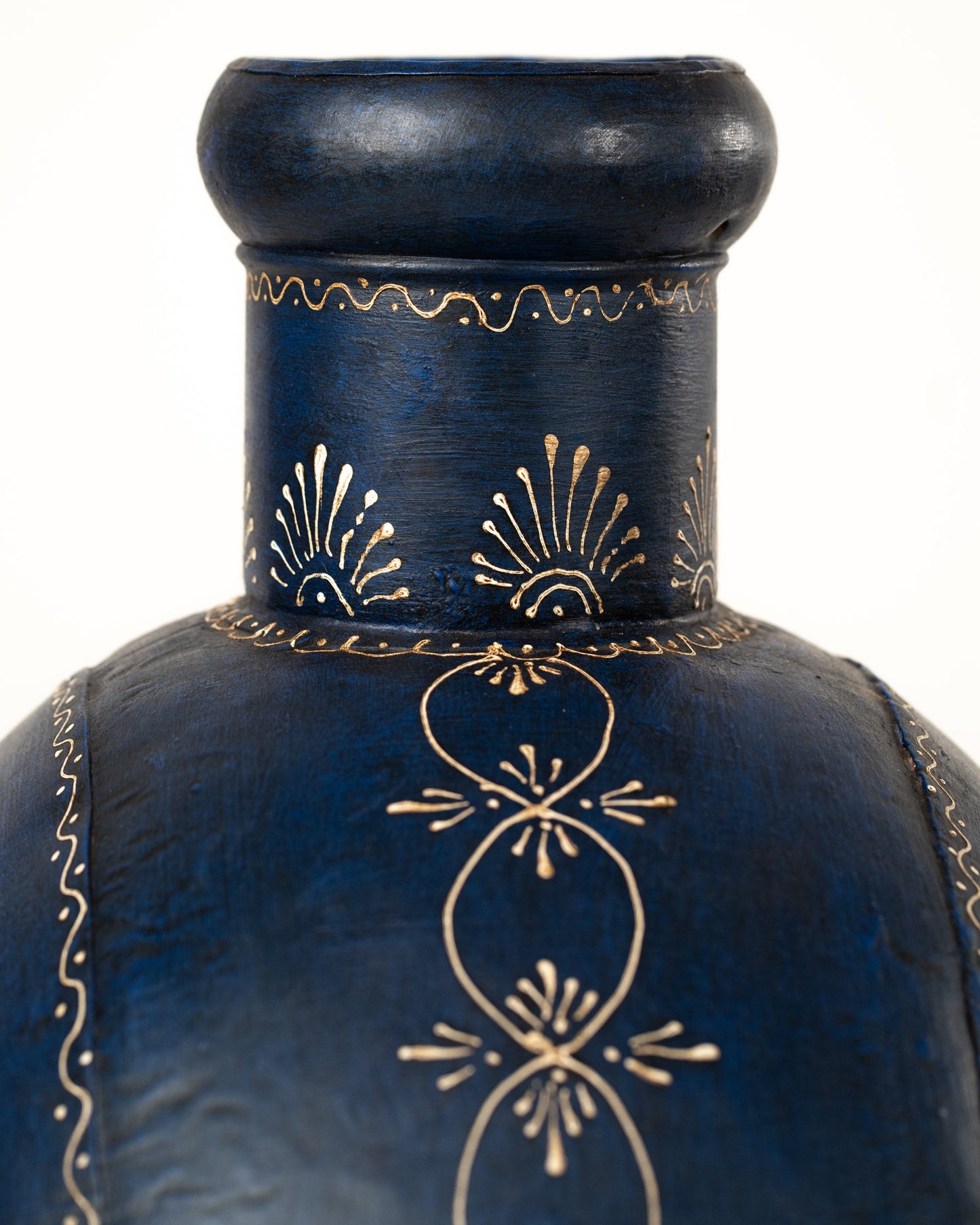 L'ÎLE BLEUE - POT EN METAL PEINT MAINS