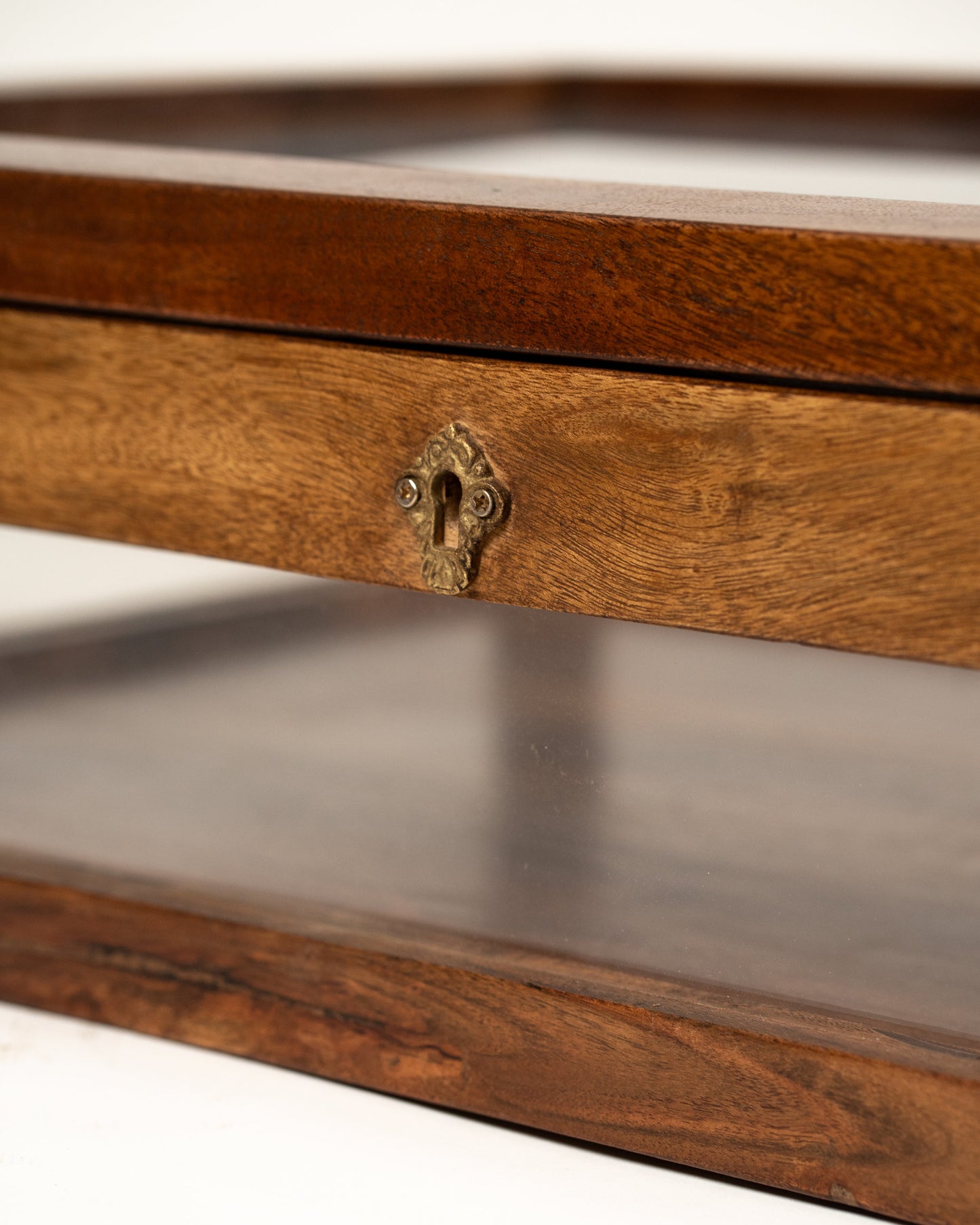 L'ÎLE BLEUE - VITRINE EN BOIS