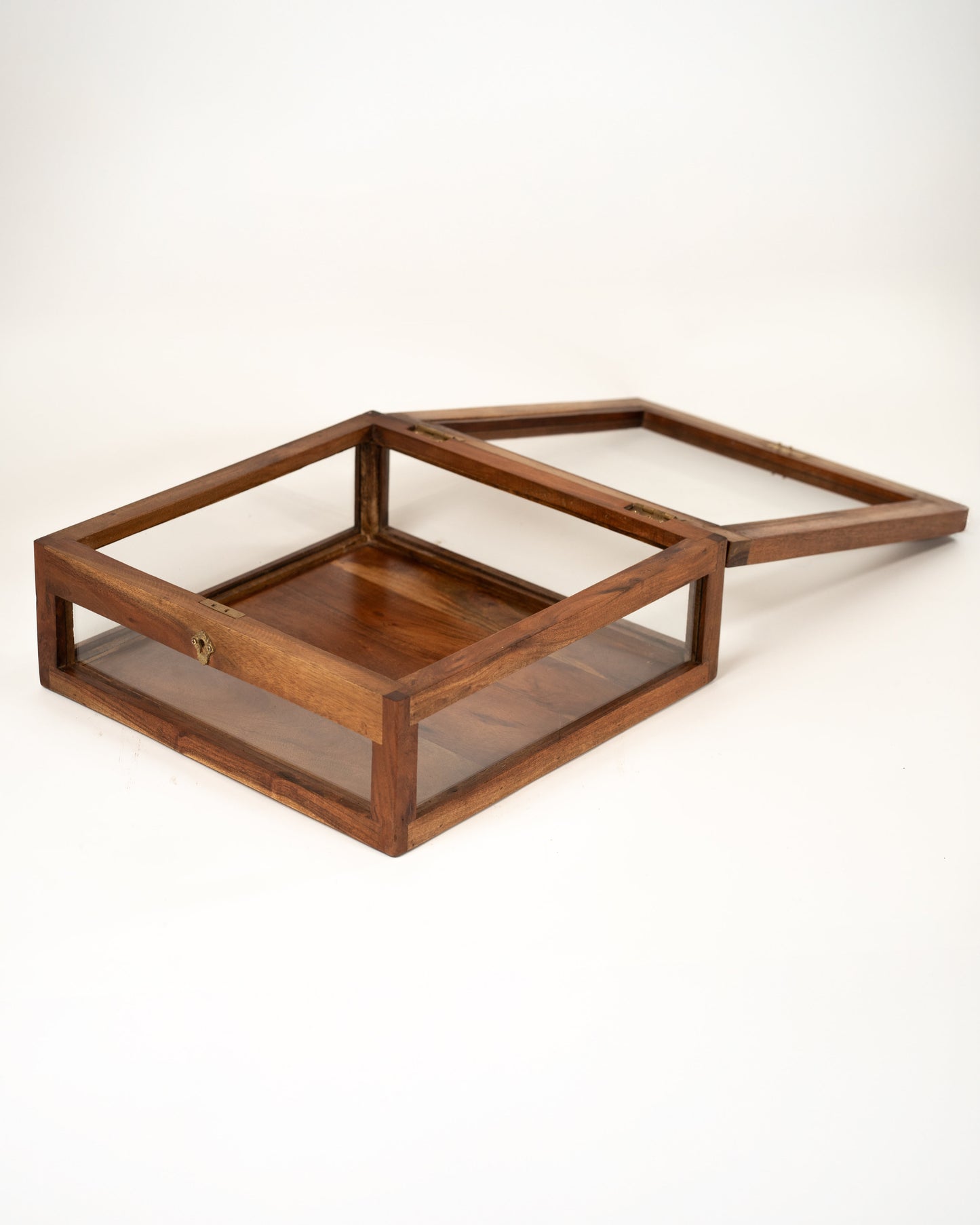 L'ÎLE BLEUE - VITRINE EN BOIS