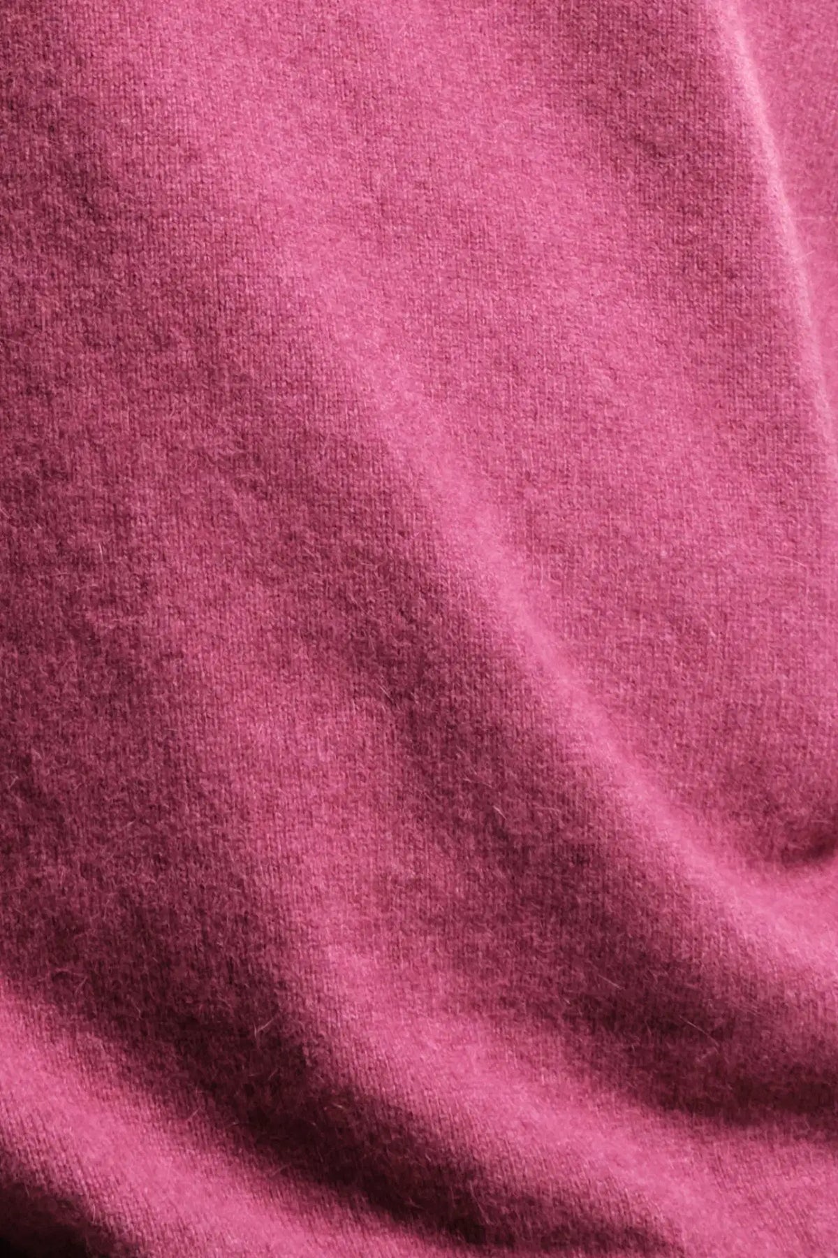 Pull Armen Nitto Knitwear rose plum porté, vue de dos