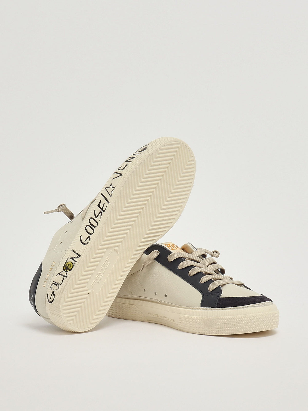 Détail de la finition vintage de la basket Golden Goose May enfant