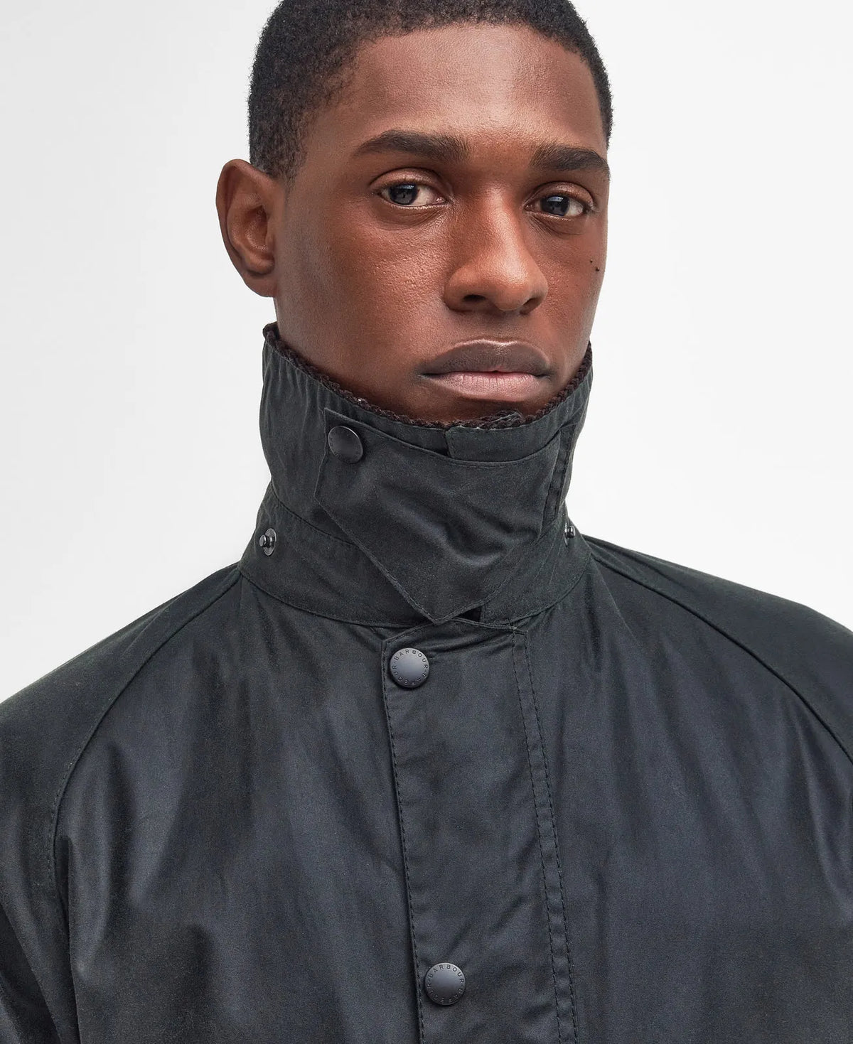 ALT : Col relevé et patte coupe-vent veste Barbour Bedale Sage