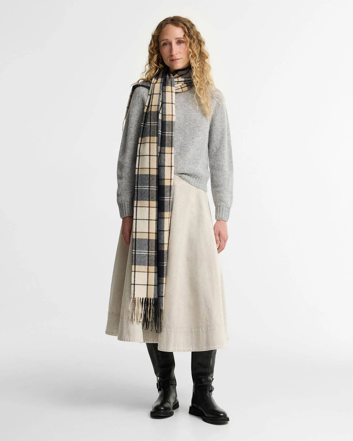 Écharpe tartan Barbour Hailes coloris birchwood pour femme, deuxième vue