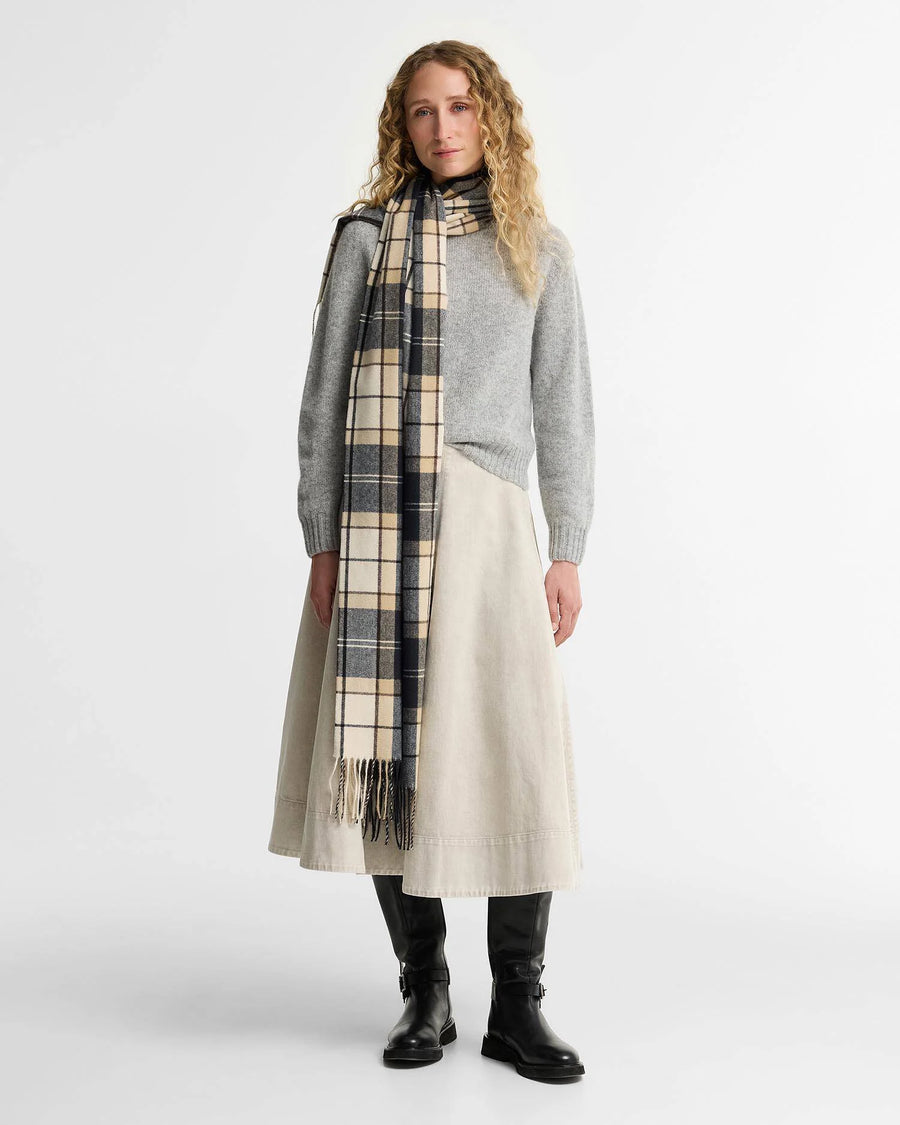 Écharpe tartan Barbour Hailes coloris birchwood pour femme, deuxième vue
