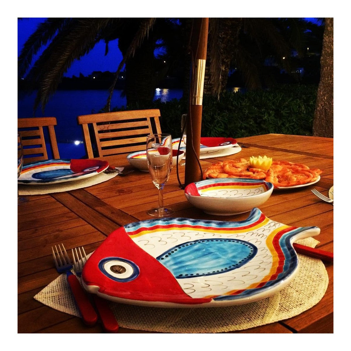 Assiette creuse poisson Ceramiche De Simone rouge et bleu, quatrième vue