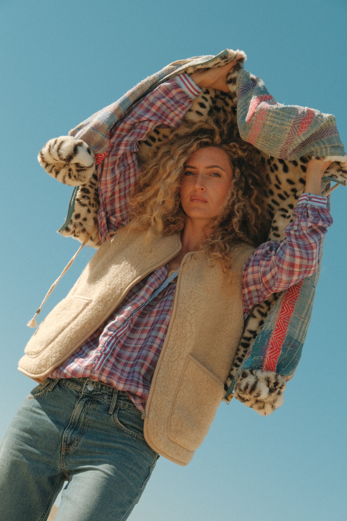 Veste sans manches Pepitko Coldbreaker en laine bouclée beige, deuxième vue