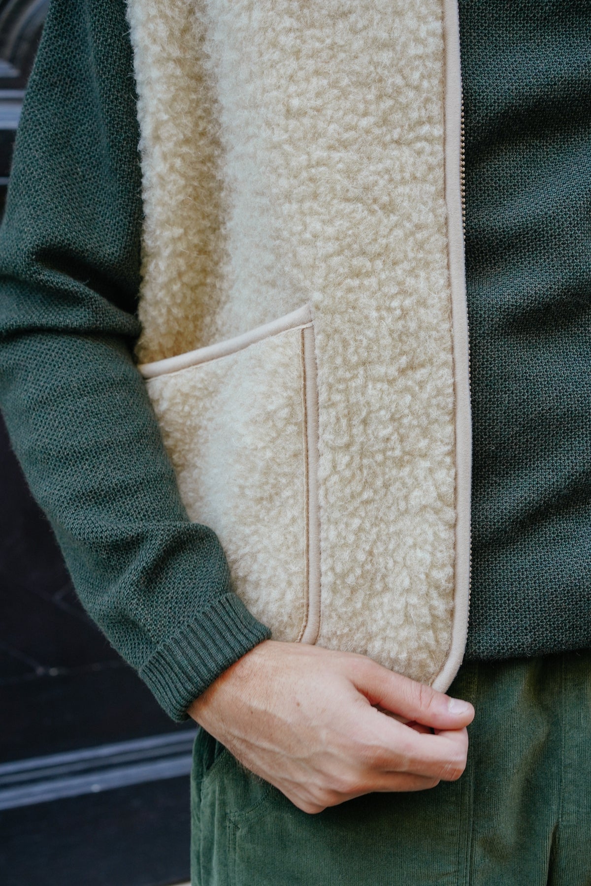 Veste sans manches Pepitko Coldbreaker en laine bouclée beige, quatrième vue
