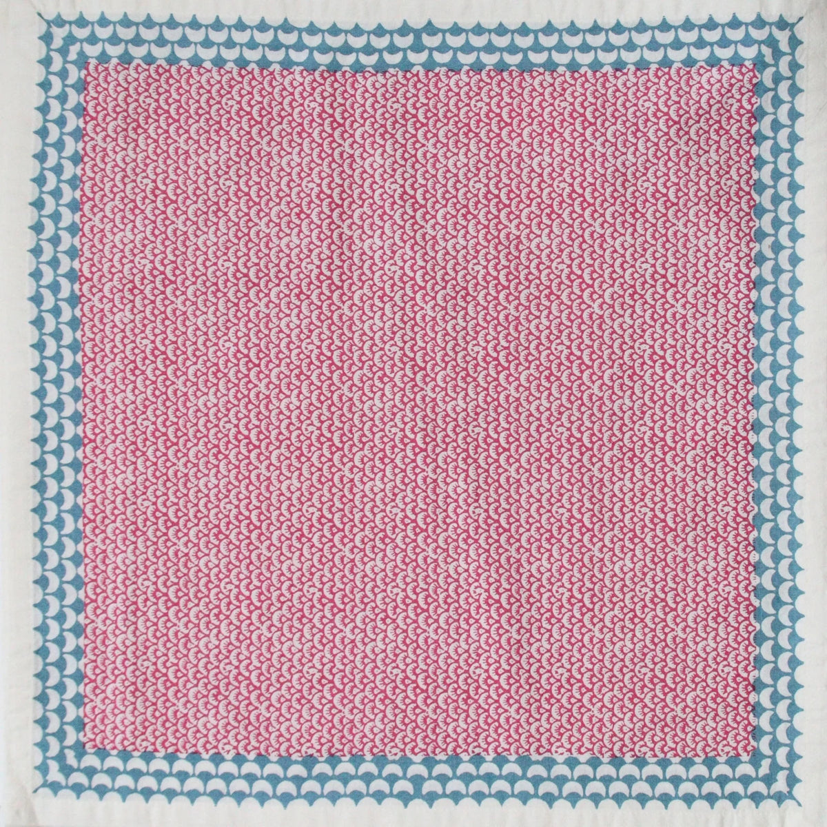 Serviette de table Rozablue Chi Chi rose imprimée main, vue de détail