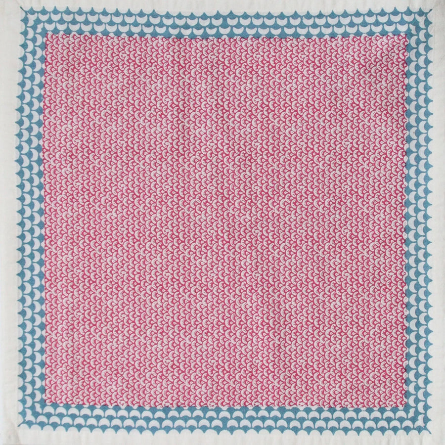 Serviette de table Rozablue Chi Chi rose imprimée main, vue de détail