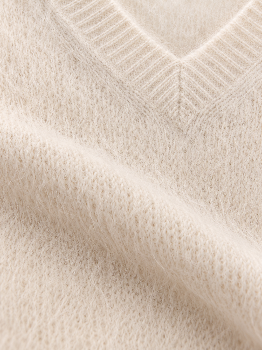 Pull col V bas arrondi Esthème raccoon coloris crème, troisième vue
