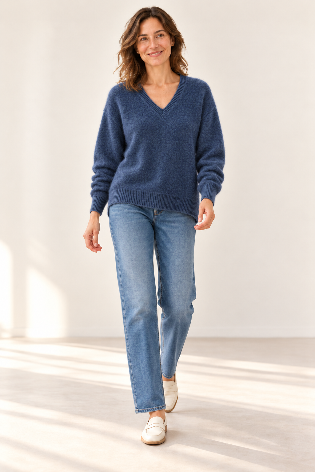Pull col V bas arrondi Esthème raccoon coloris nuit, deuxième vue