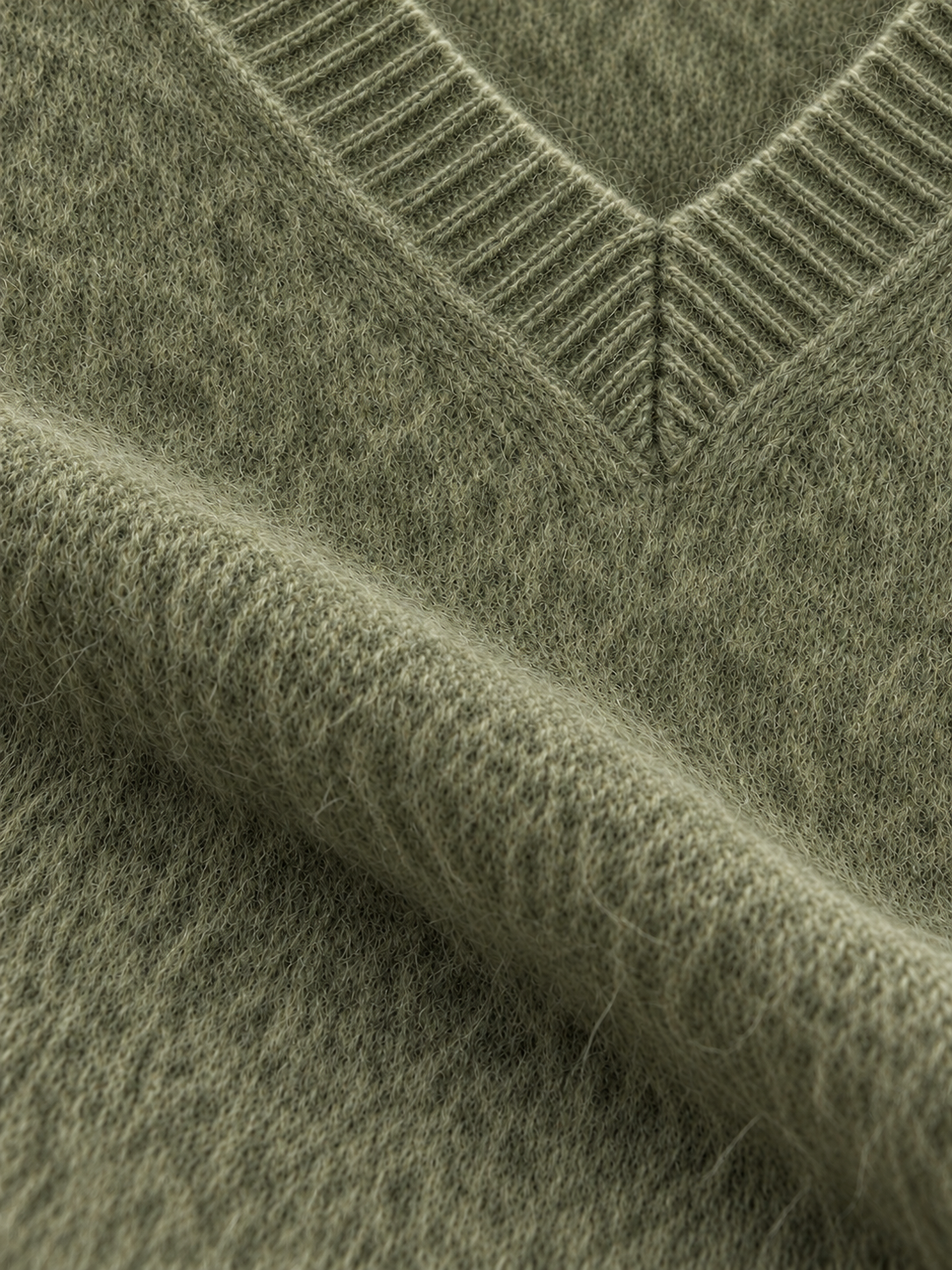 Pull col V bas arrondi Esthème raccoon coloris végétal, troisième vue