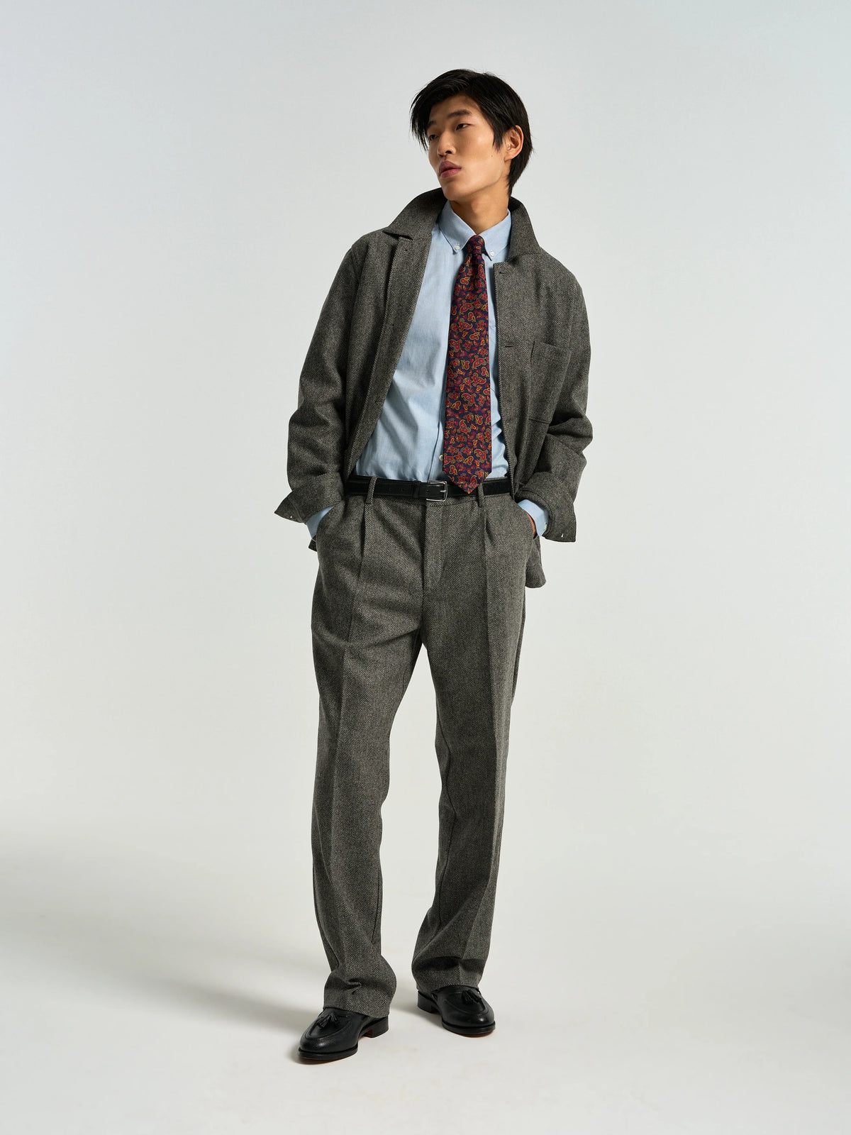 Look homme habillé avec la chemise bleu ciel Portuguese Flannel Montebelo