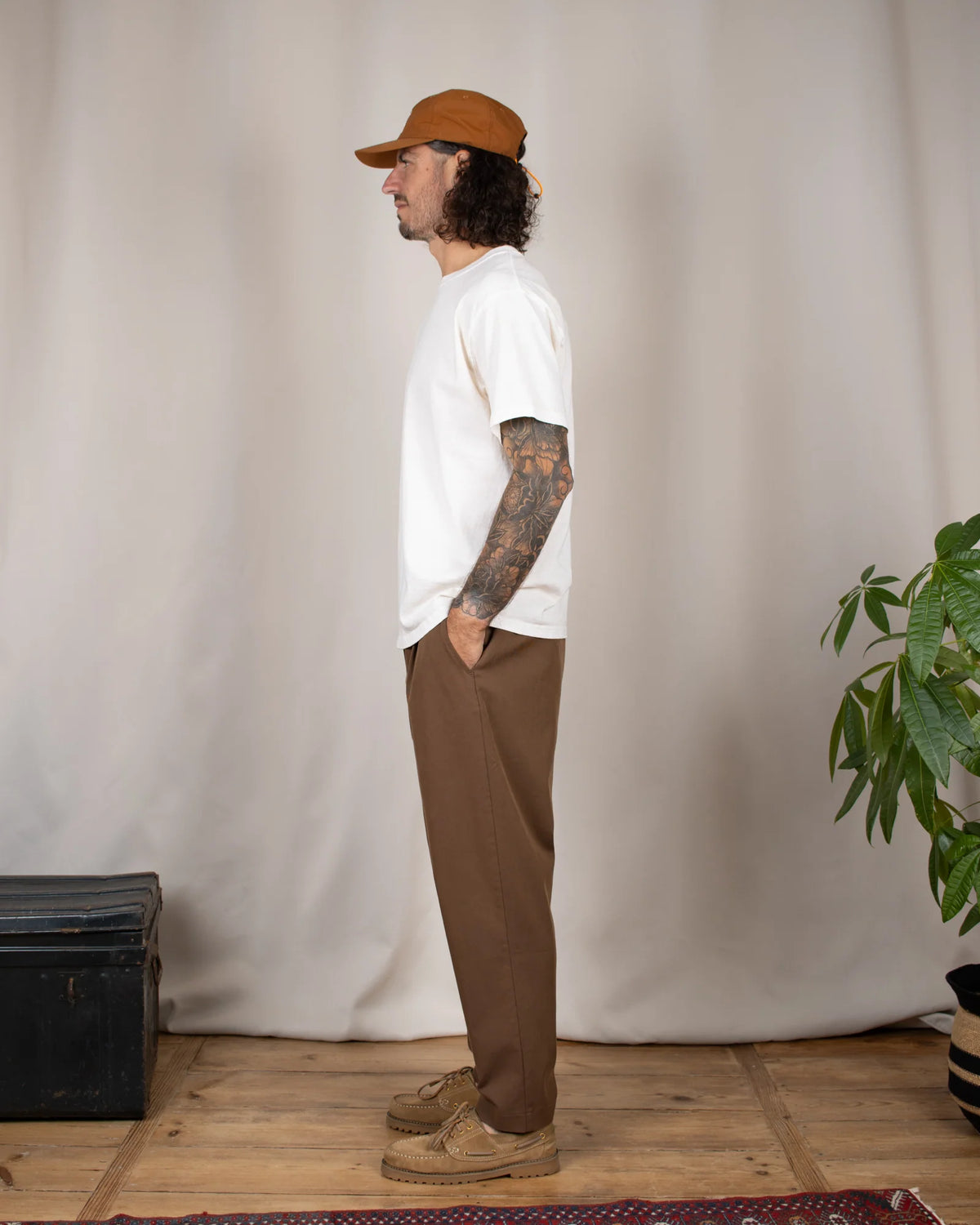 Silhouette homme avec le pantalon Wooden Store Osaka Moro