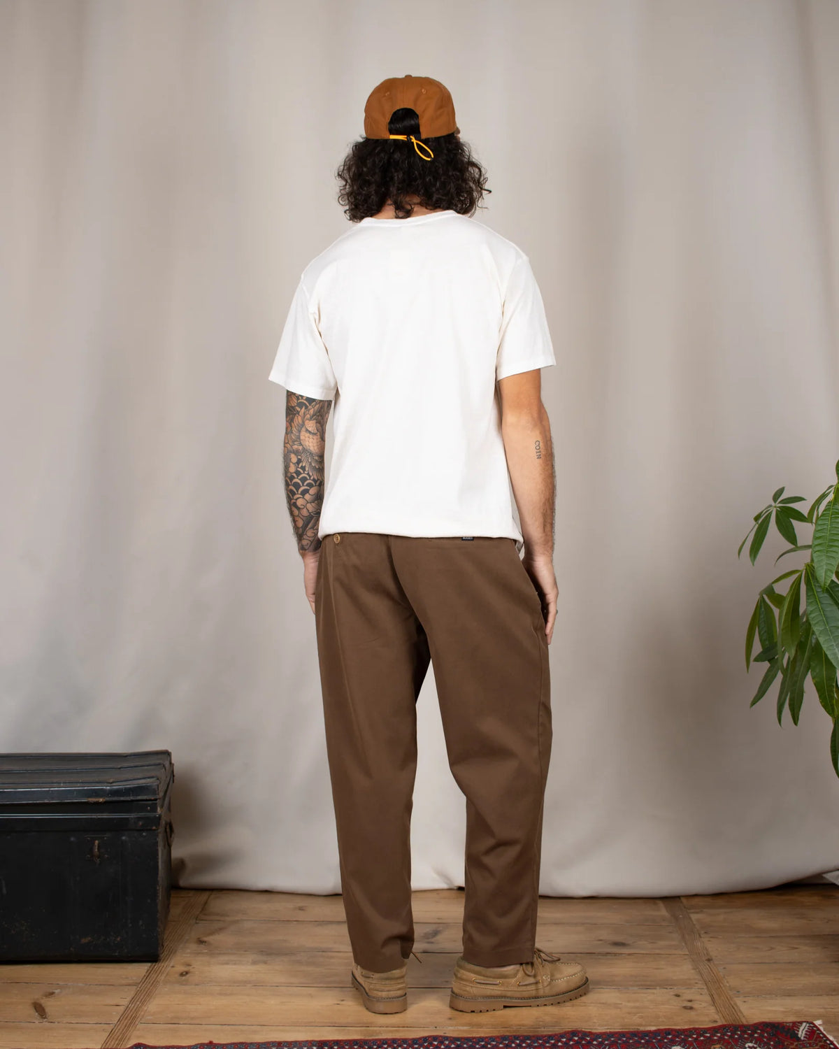 Vue portée du pantalon Wooden Osaka Moro taille élastique
