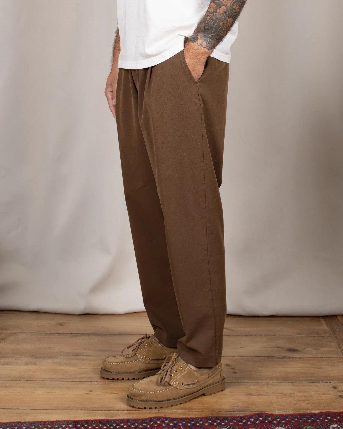 Détail du pantalon Wooden Osaka Moro coupe loose tapered