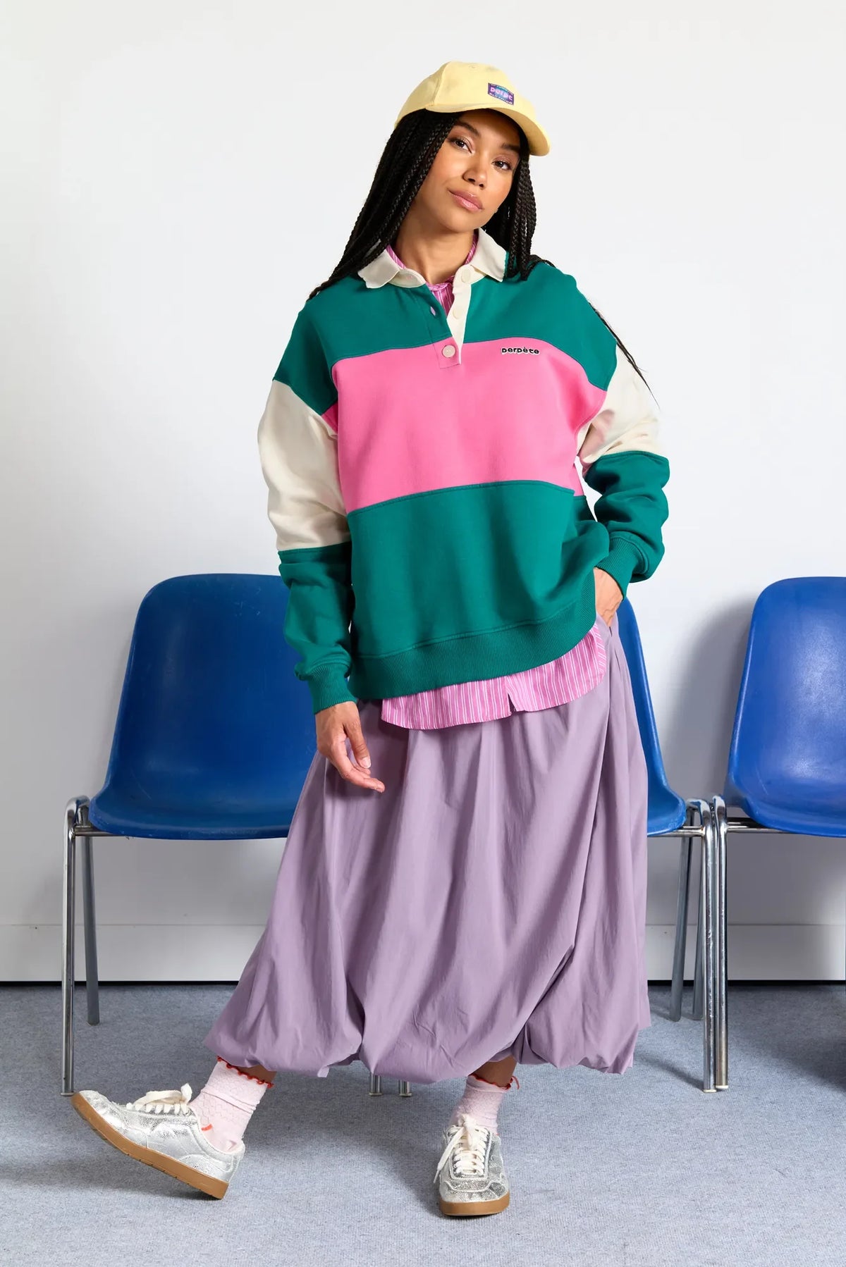 Col polo contrasté et broderie du sweat Perpète Linda vert