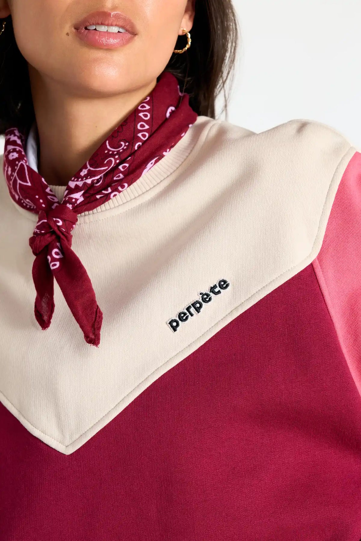 Détail empiècement écru et broderie Perpète Max