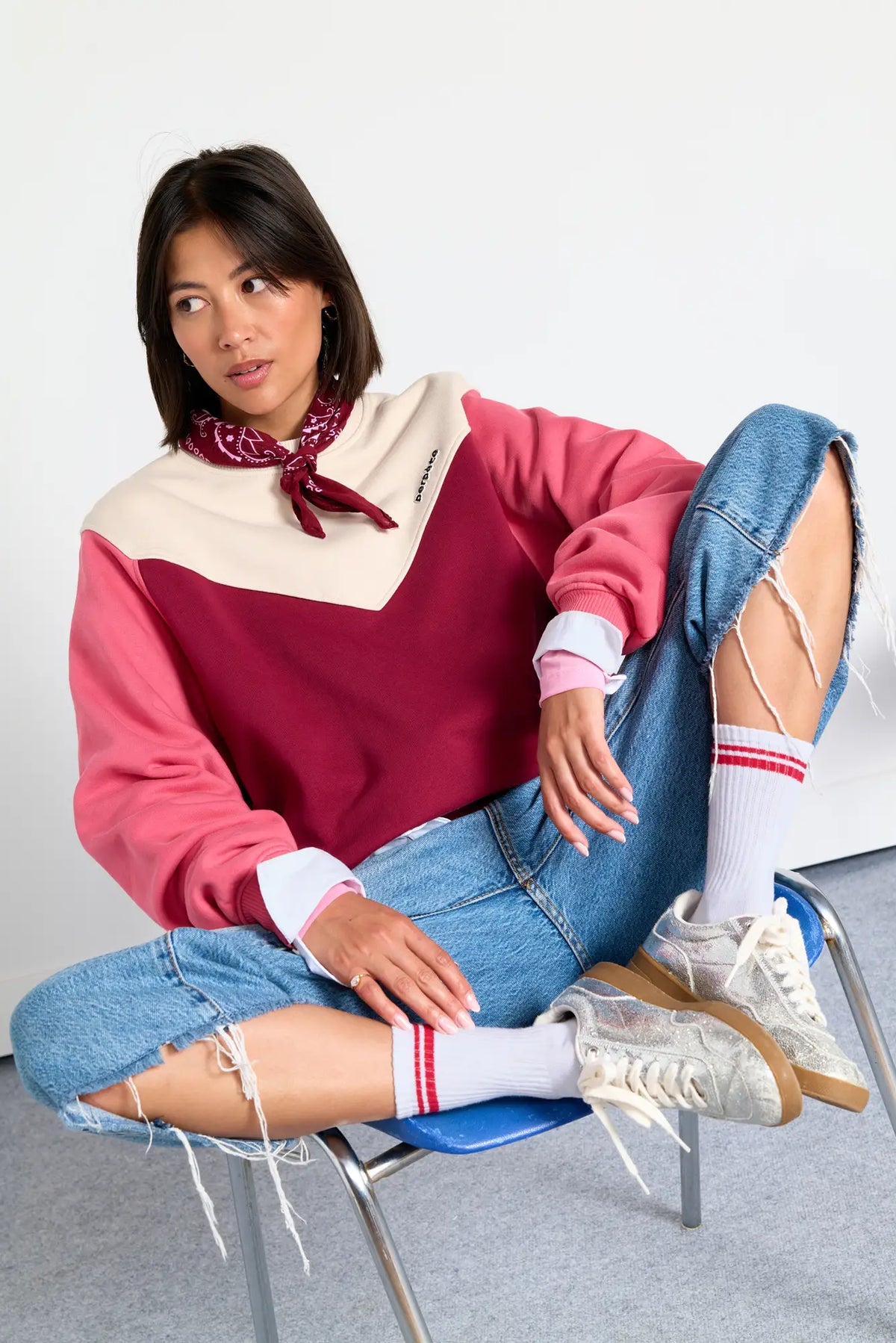 Sweat Perpète Max bordeaux oversize porté assise