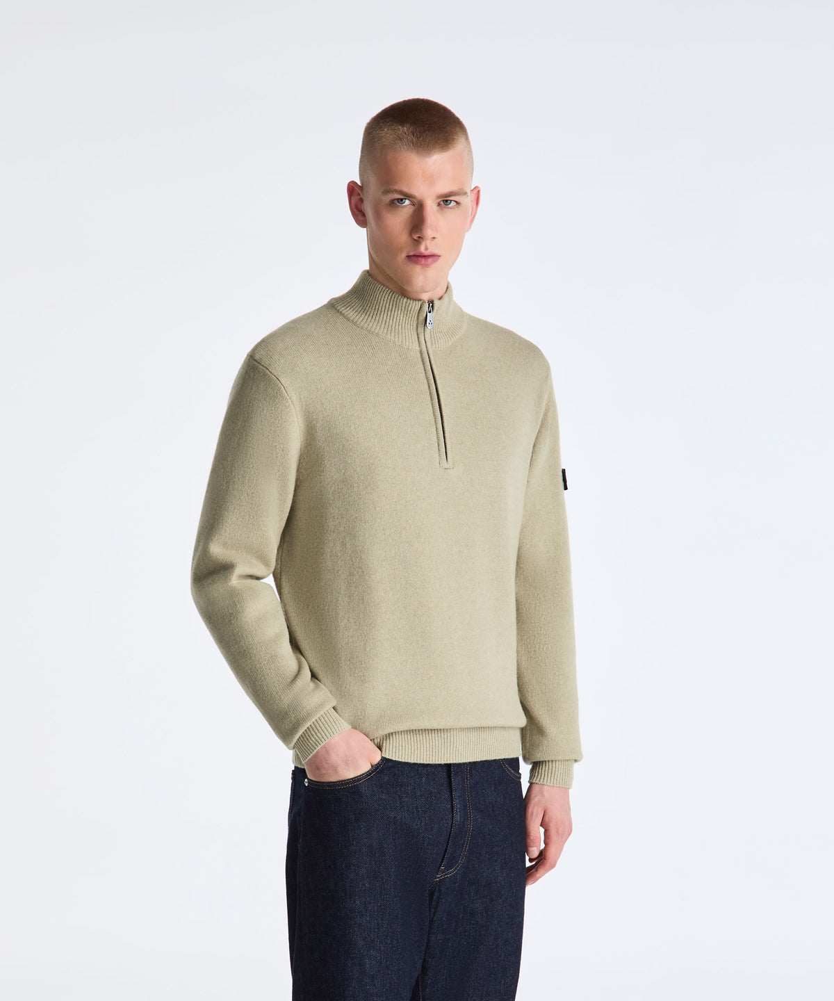 Pull Peuterey TREBE vert mat présenté à plat, col zippé visible
