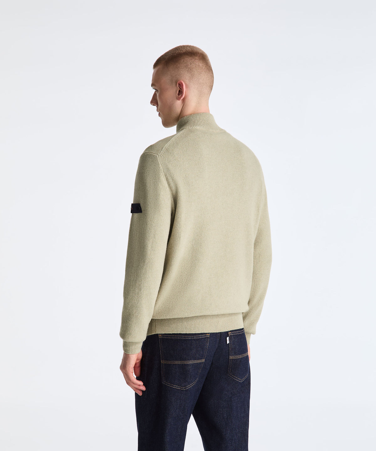 Vue de profil du pull Peuterey TREBE vert mat à col zippé