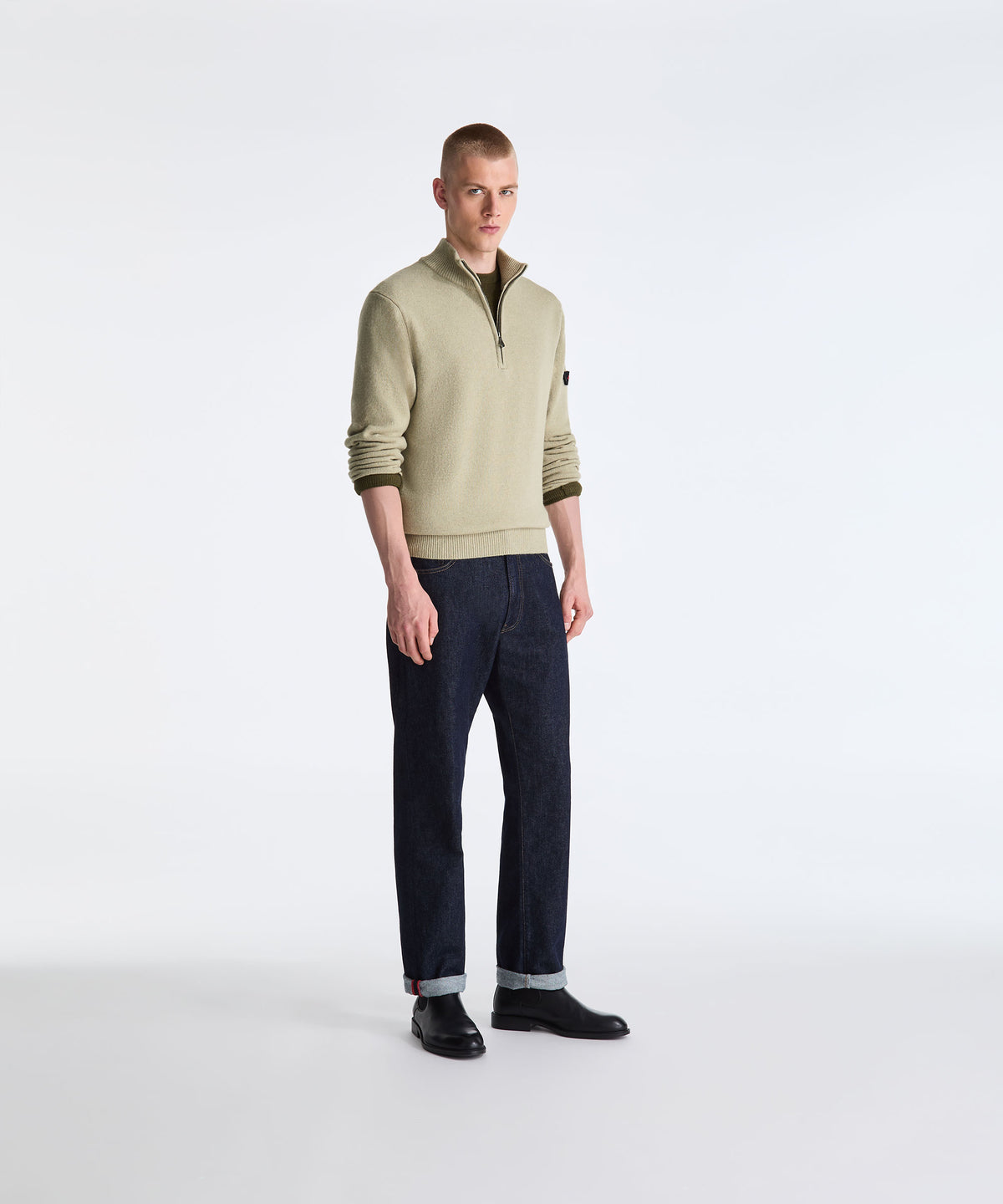 Pull Peuterey TREBE vert mat porté en pied par un mannequin