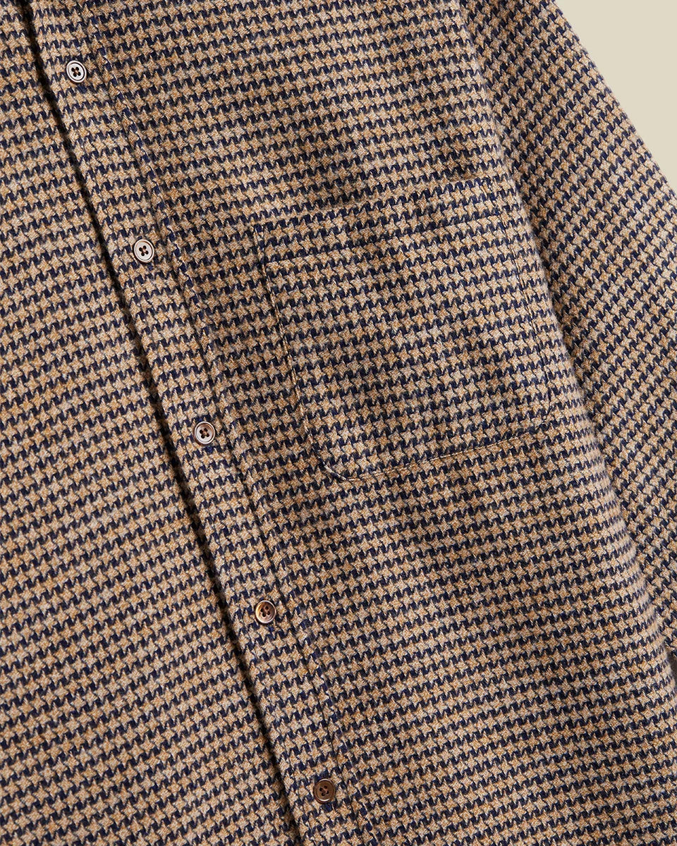 Détail boutons et motif pied-de-poule chemise navy
