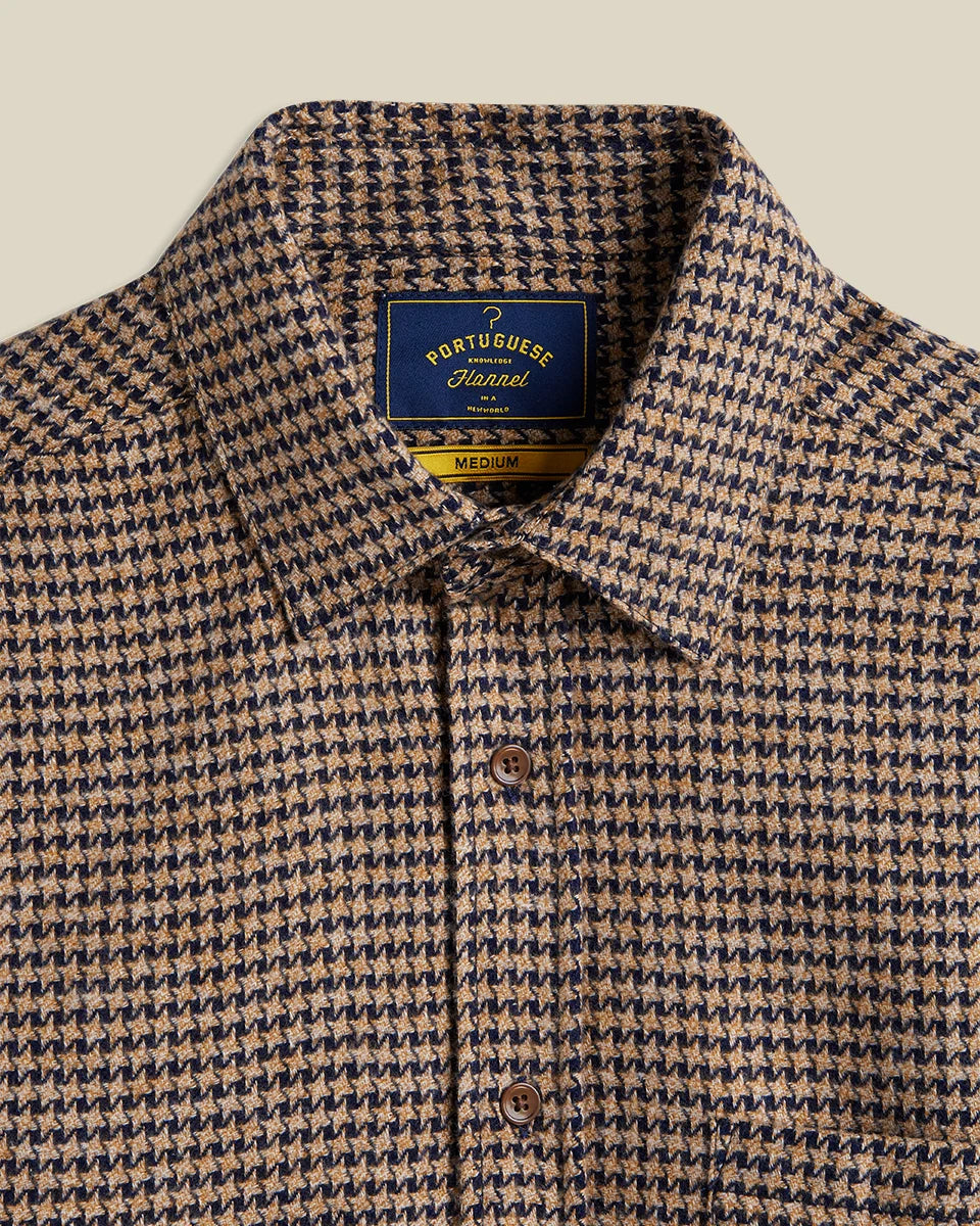 Détail col et boutons nacre chemise Portuguese Flannel navy
