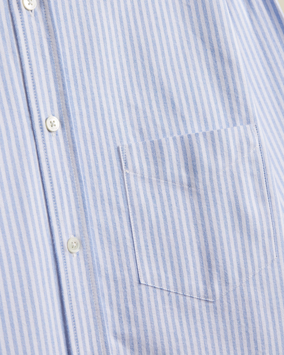 Poche poitrine et rayures de la chemise Oxford bleue