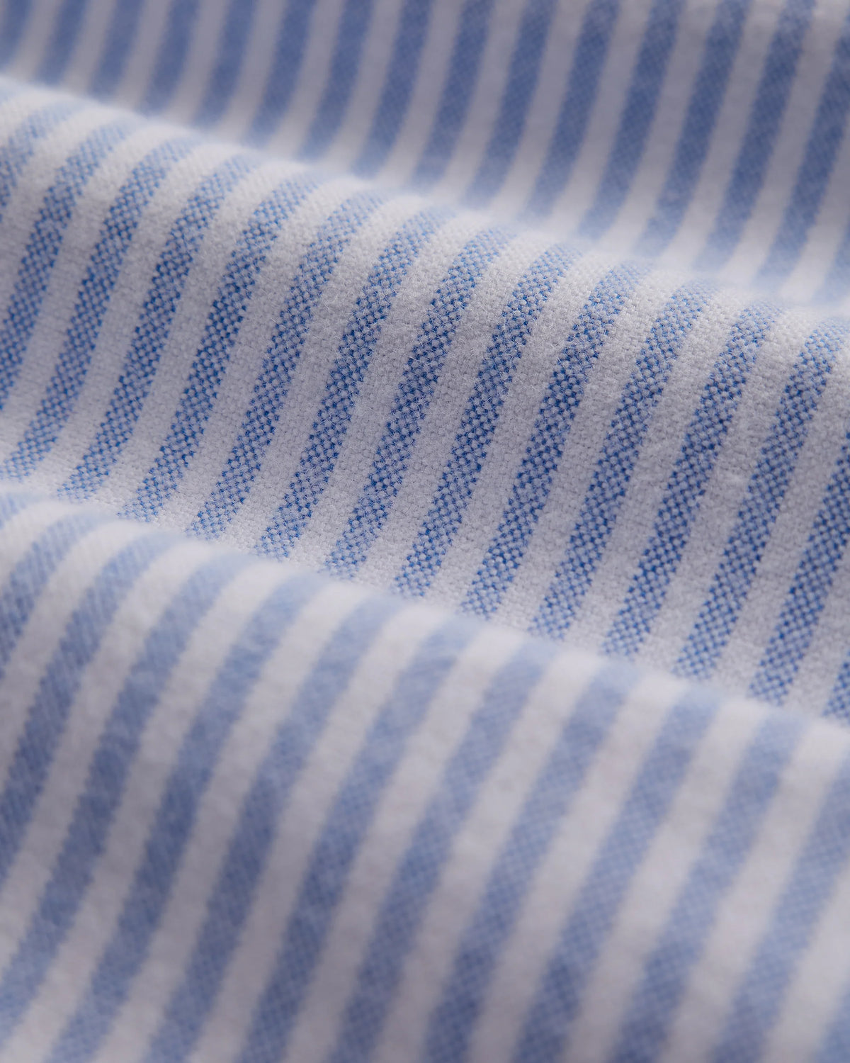 Texture du tissu Oxford brossé de la chemise rayée bleue