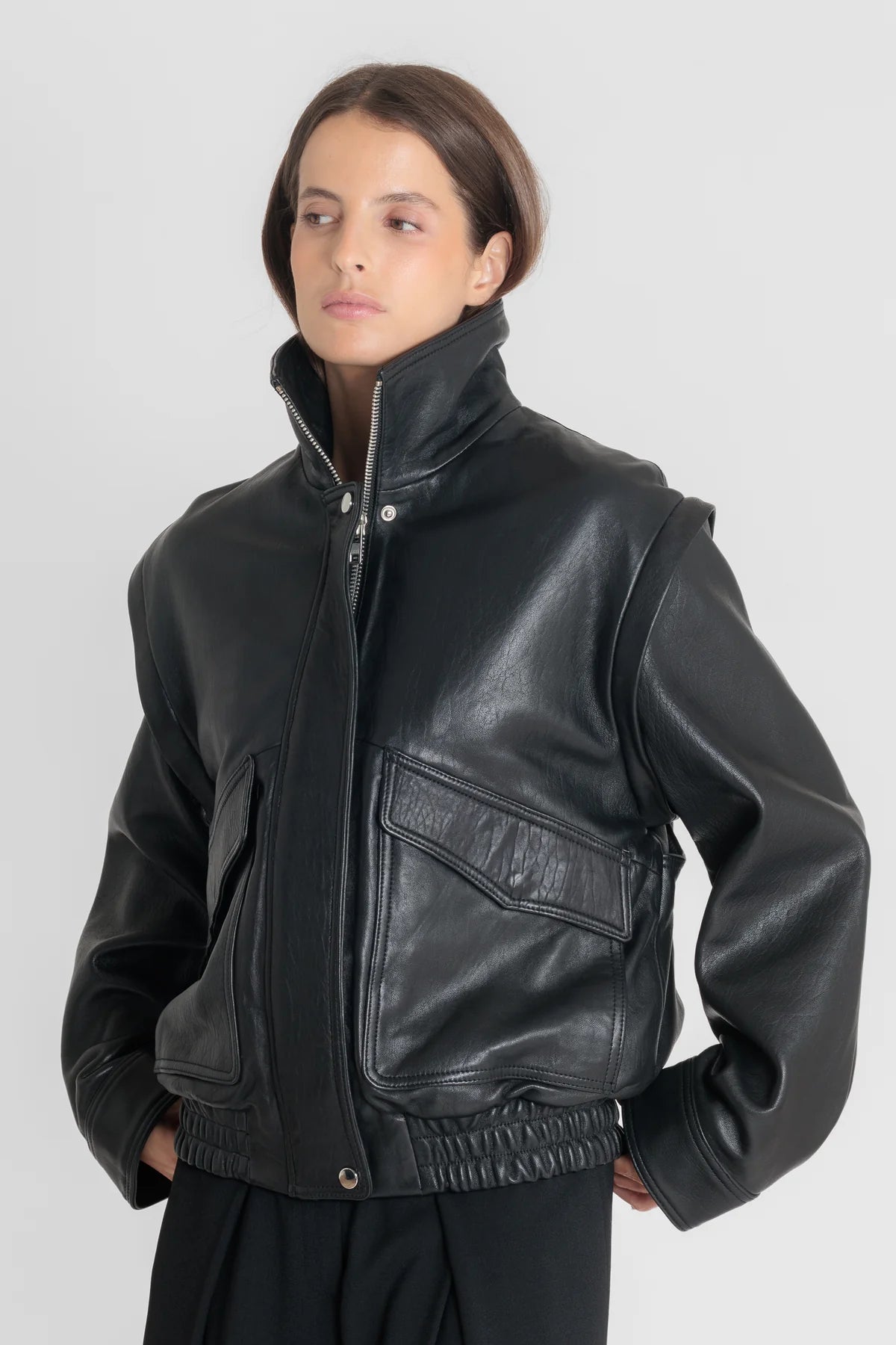 Détail du blouson cuir noir FLOW Serge Pariente