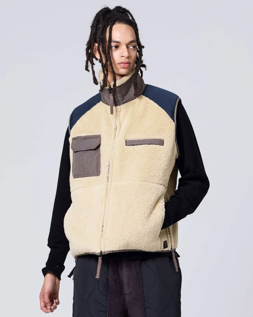 Gilet TAION Cream Crazy sans manches vue trois quarts