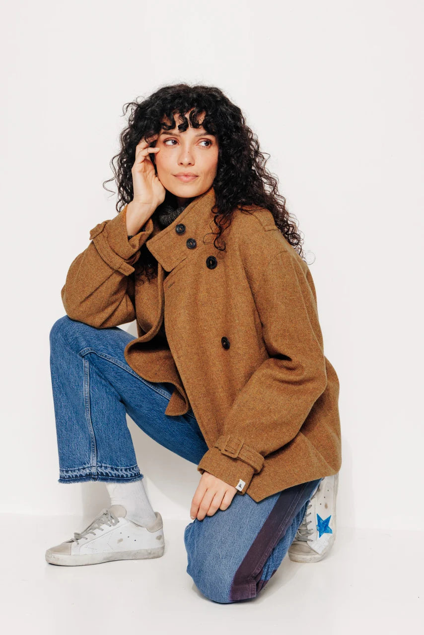 Manteau SOPHORA moutarde en laine vue de profil