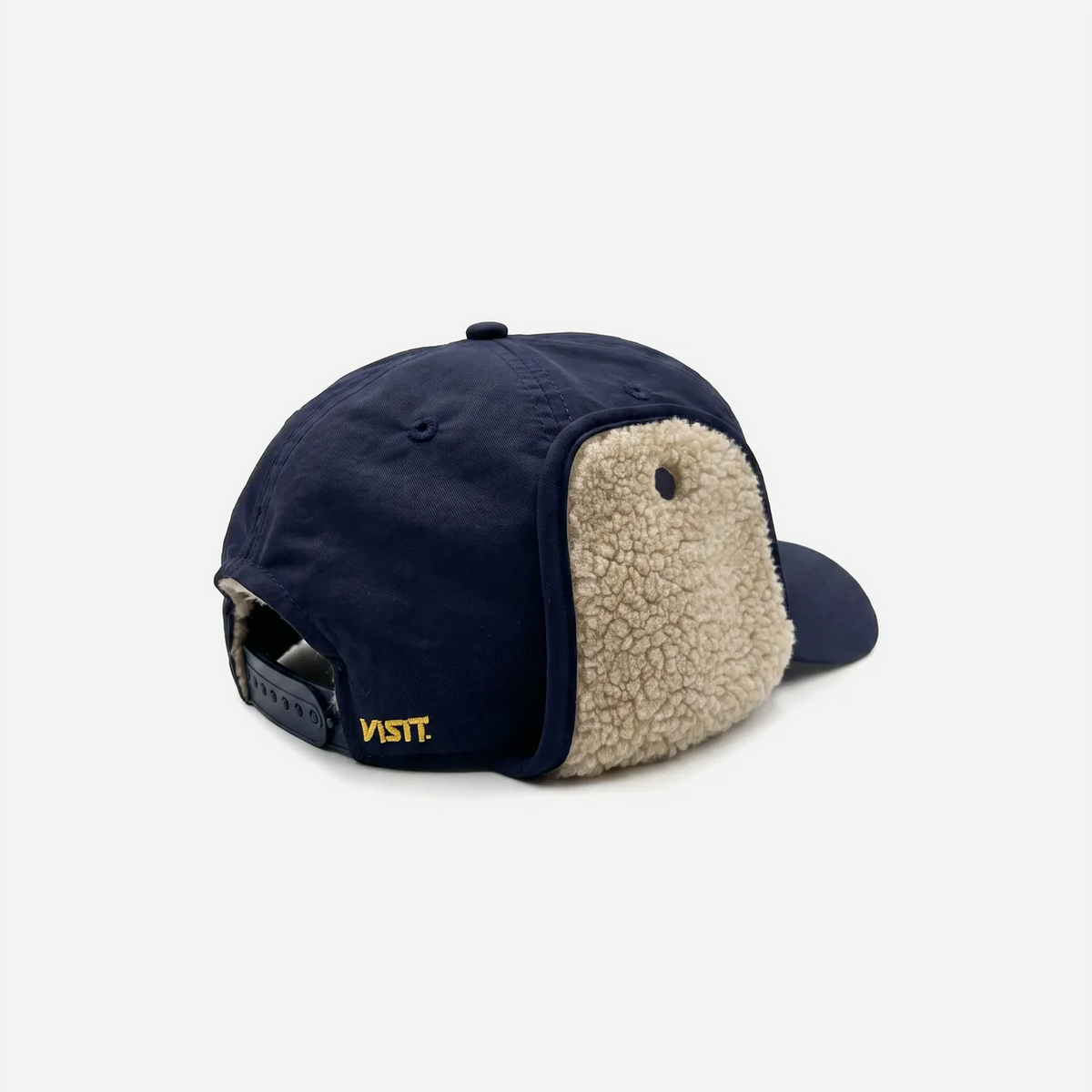 Détail de la broderie Aspen Colorado sur la casquette Visit